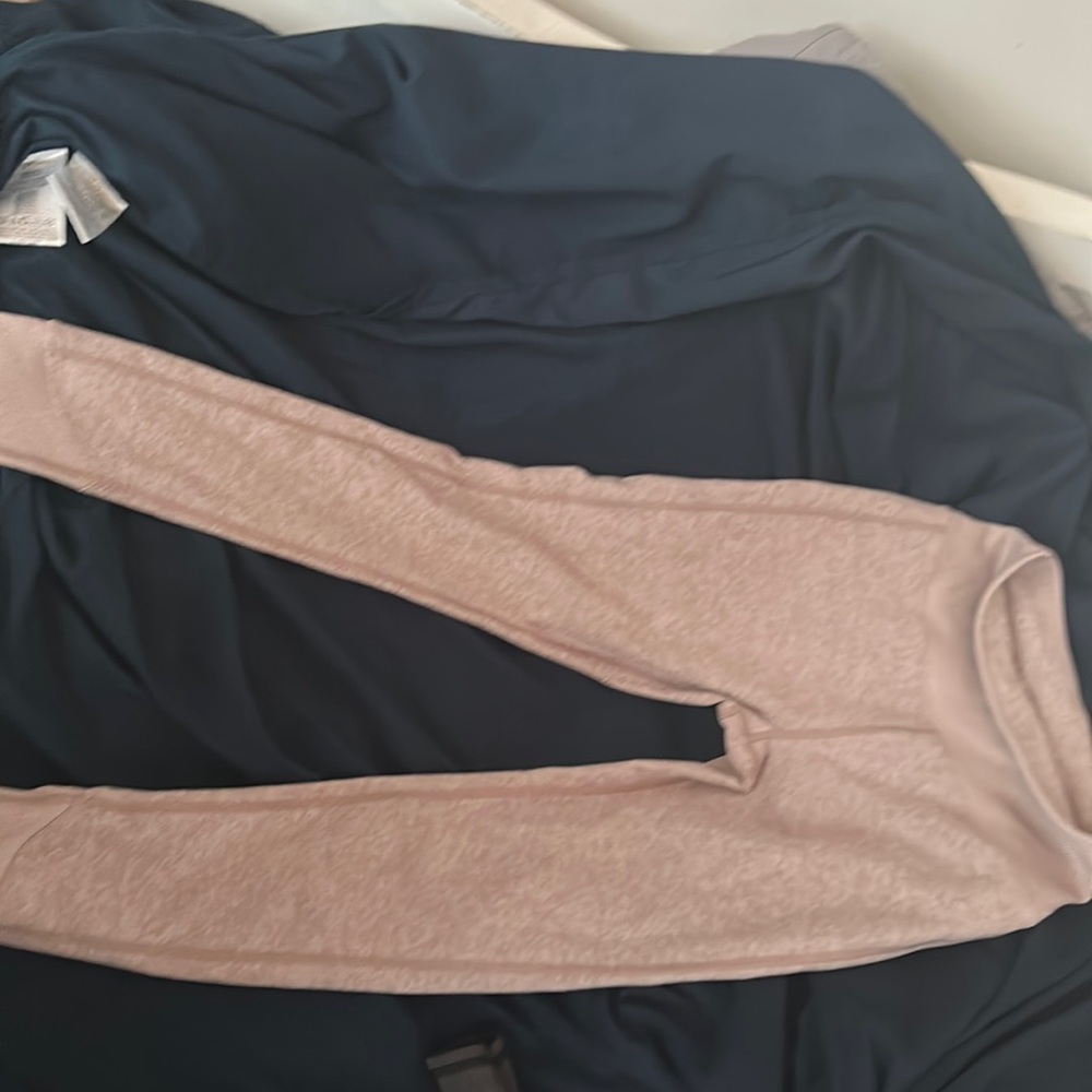 Never worn!Alo size small beige